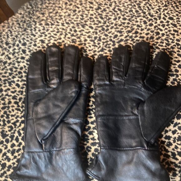 No brand black leather gloves with leather bows, good used condition - Picture 4 of 4